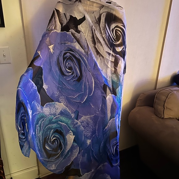 Vince Camuto blues, black and white silk scarf. So unique - Picture 3 of 8